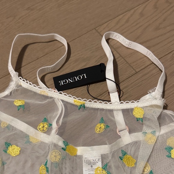 Small Lounge White sheer body suit with lemon embroidered design 🍋 - Picture 2 of 9